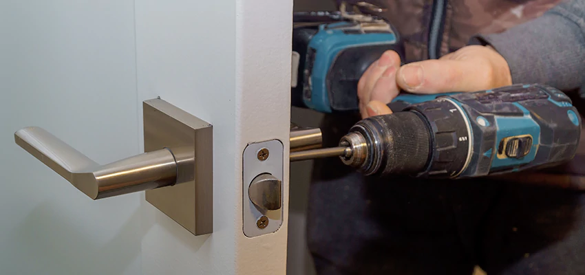 Broken Door Handle Lock Repair in Sun Village, California